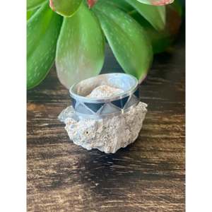 Anillo Artesanal Navajo, Coleccionable, con Incrustaciones de Piedras Variadas y Plata de Ley, Talla 7.75 - Product Image 3