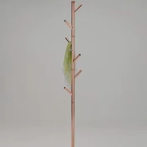 Perchero moderno de metal color oro rosa, estilo minimalista de rama, disponible a precios de mayoreo. - Product Image 1