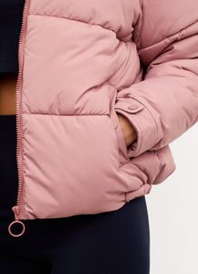 Vente directe d'usine Manteaux d'hiver pour femmes Col à capuche Couleur unie personnalisée Polyester rembourrage matelassé Broderie tricotée - Product Image 5