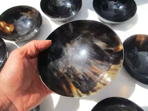 Cuenco de Cuerno de Búfalo Pulido de Alta Calidad para Uso Religioso, Bandeja Ecológica Hecha a Mano para Decoración del Hogar, Artesanía en Forma de Media Luna - Product Image 4