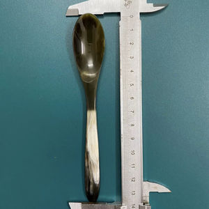 Cuchara de Cuerno de Búfalo Natural, Hecha a Mano y Pulida, Perfecta para Servir Especias, Condimentos o como Decoración de Mesa, Alta Calidad - Product Image 1