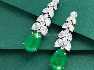 Superbes boucles d'oreilles en forme de poire de haute qualité en argent sterling S925 plaqué or 18 carats avec moissanite pour femmes - Product Image 3