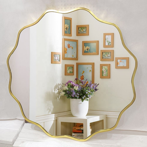 Miroir de salle de bain mural en verre biseauté de forme ondulée irrégulière, design moderne pour le maquillage et les cosmétiques - Product Image 4