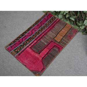 Tapis vintage 1,6 x 2,4 pieds, tapis turc abstrait rouge en laine - Product Image 2