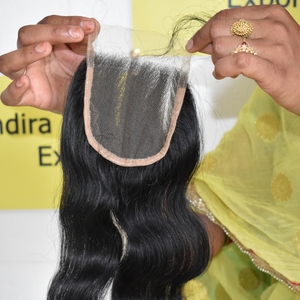 Cheveux humains vierges indiens bruts 100% non traités, longs, ondulés, avec des ondulations profondes lâches, closure 4*4, prix abordable, fournisseur de cheveux naturels - Product Image 1