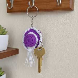 Porte-clés rond en crochet fait main avec pompon – Accessoire élégant pour cheveux et chaînes à pompons - Product Image 4