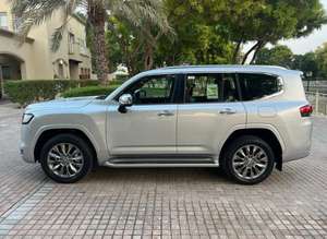 2022 Toyota Land Cruiser Seminuevo Diesel Automático Euro 5 Estándar de emisiones - Product Image 3