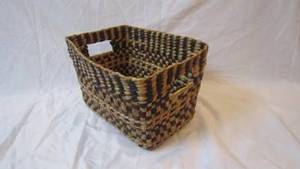 Panier/Plateau multifonction vintage en jacinthe d'eau tressé à la main, écologique et économique, avec poignée confortable pour chambre et salon - Product Image 2