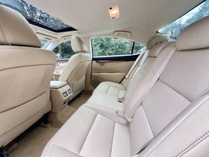 2024 Vehículo Premium de Lujo Mediano, Gasolina, Transmisión Automática, Interior de Cuero, Faros de Xenón, Neumáticos R18, Techo Solar Trasero, 4L - Product Image 4