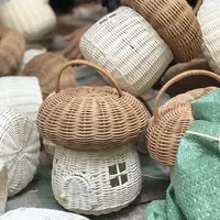 Mignon Rose Champignon Panier Osier Rotin Tissé Ornements De Noël Fournisseurs Décoration De La Maison Enfants Linge Paniers De Rangement Simples