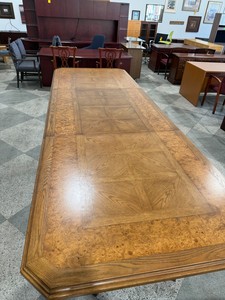 Mesa de Conferencia para 12 Personas con Acabado en Madera de Roble - Product Image 3