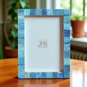 Cadre photo moderne rustique en incrustation d'os bleu fait à la main, design contemporain, montage mural/sur table, personnalisable et élégant - Product Image 2