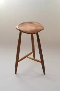 Elegante taburete de madera maciza con tallado antiguo perfecto para cocinas tradicionales casas hoteles villas y apartamentos - Product Image 5