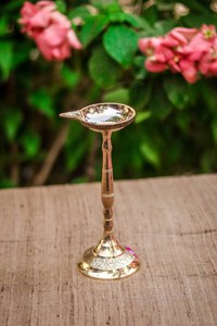 Modern Brass Handmade Gold Plated Saucer Candle Stand New Home Decoration <b>for</b> Christmas Table and Candle Stick Stand - Product Image 3
