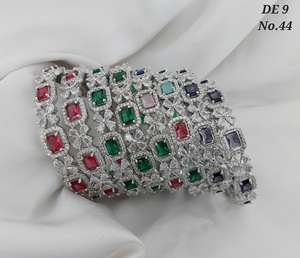 Premiume Laiton Américain Diamant Bracelets Femmes De Luxe Motif Floral Cuivre Bijoux Mariages Anniversaires Fêtes Fiançailles - Product Image 3