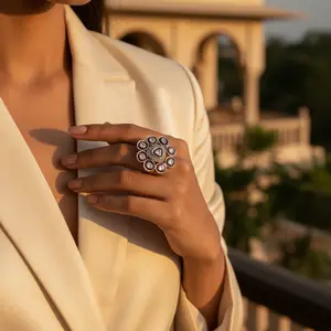 Anillo de Oro Blanco Chapado en Oro de 18K para Mujer con Racimo de Diamantes, Joyería de Diseño, Estilo Clásico de Moda, Talla Única, Engaste con Incrustaciones - Product Image 1