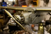 Maquette authentique Ford Trimotor Tin Goose, avion Art Déco, en aluminium artisanal, décoration vintage pour bureau et maison