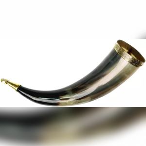 Corne à boire en corne de buffle véritable, écologique, fabriquée à la main par des artisans indiens, avec des bordures en laiton, design d'inspiration ancienne - Product Image 1