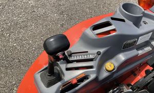 รถแทรกเตอร์อเนกประสงค์ขนาดเล็ก Kubota L3560 มือสอง พร้อมที่ตักด้านหน้า LA805 37 แรงม้า - Product Image 4