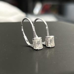 ต่างหูเพชรโมอิสซาไนต์ทรงเหลี่ยมมรกต 2.00 กะรัต ของขวัญสำหรับเธอ งานเครื่องประดับสั่งทำพิเศษ - Product Image 1