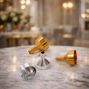 Entonnoir en acier inoxydable avec filtre intégré pour un versement fluide et sans déversement, idéal pour les cocktails, la cuisine et un usage professionnel - Product Image 6