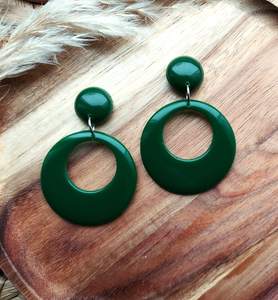 Boucles d'oreilles modernes en résine aux couleurs vibrantes et aux designs uniques, parfaites pour un usage quotidien élégant - Product Image 1