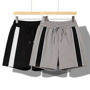 Pantalones cortos de pierna ancha Unisex con logotipo personalizado al por mayor, pantalones cortos deportivos de algodón con borde de gran tamaño y cintura elástica ajustable, ajuste holgado - Product Image 1