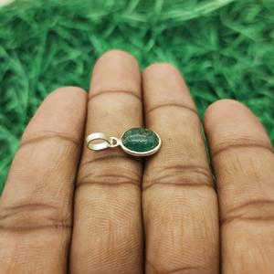 Elegante Colgante de Plata de Ley 925, Joyería Fina Hecha a Mano con Gema Ovalada de Esmeralda, Gema AAA con Parte Posterior Plana, Estilo Religioso para Fiesta - Product Image 4