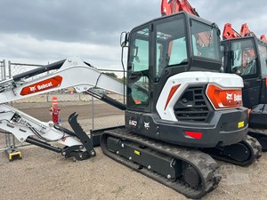 Excavatrice Bobcat E60 2023, poids en ordre de marche de 3 tonnes, puissance du moteur de 100 kW, pompe Kawasaki, capacité de la benne de 0,4 m³, hydraulique - Product Image 1