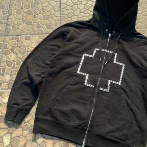 เสื้อมีฮู้ดลายกราฟิกผ้าฝ้าย100% สไตล์สตรีทพร้อมหินพิมพ์ลายพลอยเทียมผ่านความร้อนและซักด้วยกรด - Product Image 2