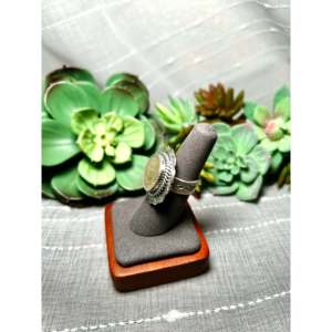 Anillo Ajustable de Plata de Ley Jeff Largo con Incrustaciones en Bisel, Ideal para Regalo - Product Image 4
