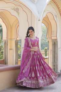 Diseñador Faux Georgette Lehenga Choli con lentejuelas pesadas bordadas trabajo desgaste de fiesta Lehenga, función de boda desgaste Lehenga. - Product Image 3