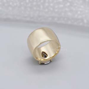 Bague de fiançailles en diamant de laboratoire certifié IGI, taille poire, avec large alliance en or jaune, clarté I VVS - Product Image 5