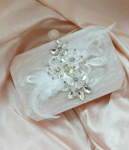 Bolso de mano de resina bordado pesado con trabajo de piedra perla de imitación chapado en oro sólido Vintage mariposa encanto bolso de boda para mujer - Product Image 2