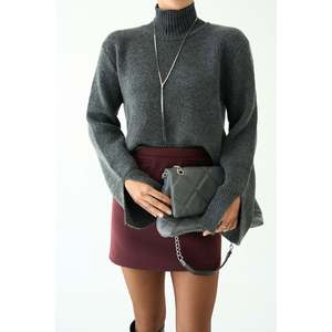 Pull en tricot anthracite avec manches fendues - Product Image 2