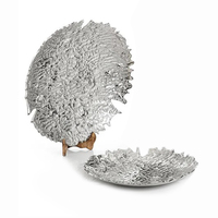 Plateau de service en aluminium d'aspect classique pour une décoration sur le thème vintage avec une touche artisanale et un matériau résistant à la rouille