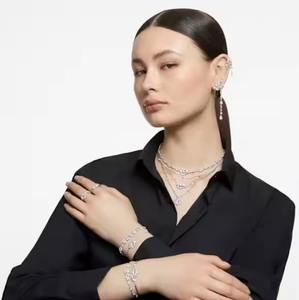 Elegantes pendientes de flor chapados en rodio con piedras de corte mixto blanco vendedor de joyas para mujeres pedidos al por mayor a granel - Product Image 5