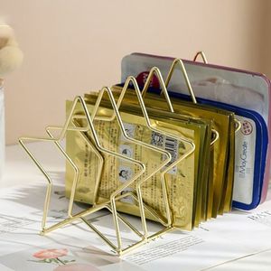 Serre-livres en métal de couleur jaune avec un savoir-faire artistique luxueux offrant une touche premium aux présentoirs de livres et à la décoration intérieure - Product Image 4