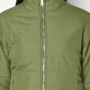 Nouvelle veste matelassée en tricot pour femmes au design personnalisé élégant à capuche avec fermeture éclair intégrale imperméable respirante mode d'hiver décontractée - Product Image 4