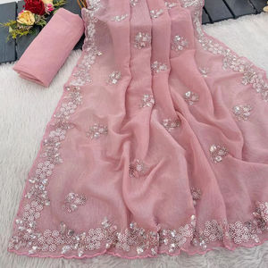 Sari de seda suave pura de diseñador indio con estilo tradicional de trabajo de fantasía y secuencia para bodas y fiestas paquistaníes - Product Image 1