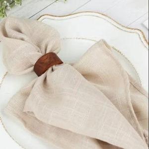 Anneau de serviette en bois de luxe avec finition brune, idéal pour la décoration de mariage - Product Image 1