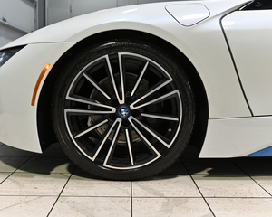 Deportivo Híbrido Usado, Roadster, Tracción en las Cuatro Ruedas, Convertible, Transmisión Automática, Opciones de Volante a la Derecha e Izquierda, Interior Oscuro, Funciones de Control de Clima - Product Image 2