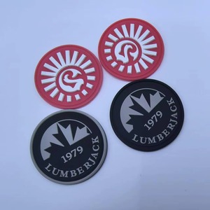 Parches de PVC Suave Premium con Logotipos Personalizados para Ropa Urbana, Deportiva y de Moda, al por Mayor - Product Image 1