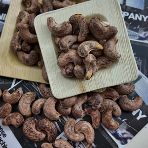 Nueces de Anacardo al por Mayor W320 Orgánicas Tostadas con Sal 100% Naturales de África con Fabricación OEM/ODM Disponible - Product Image 2