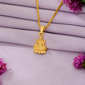 Laxmi สร้อยคอจี้ทองคำสีเหลืองสำหรับผู้ชายและผู้หญิง - Product Image 1
