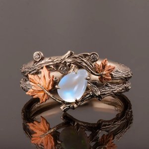 Anillo de plata de ley con piedra lunar arcoíris personalizable, joyería de piedras preciosas curativas con forma elegante única para bodas y fiestas - Product Image 1