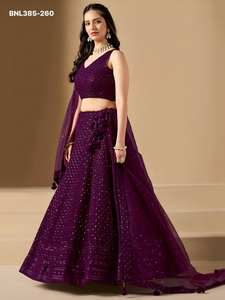 Fournisseur de Lehenga Choli en Georgette avec broderie en Resham et sequins, design Evergreen, de Surat, à prix de gros - Product Image 4
