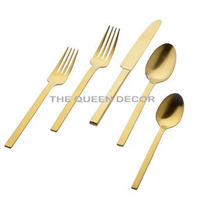 Ensemble de couverts moderne avec poignée en laiton plat et finition en acier idéal pour un usage quotidien et élégant sur la table - Product Image 2