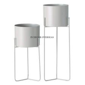 Juego de 2 macetas y macetas de jardín de metal de primera calidad con recubrimiento en polvo de color blanco al por mayor de proveedor indio - Product Image 1