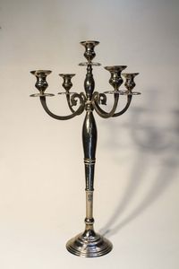 Candelabro de Metal Clásico y Ornamentado Diseñado para Espacios Elegantes, Centros de Mesa para Decoración de Bodas y Ambiente Cálido de Luz de Velas - Product Image 5